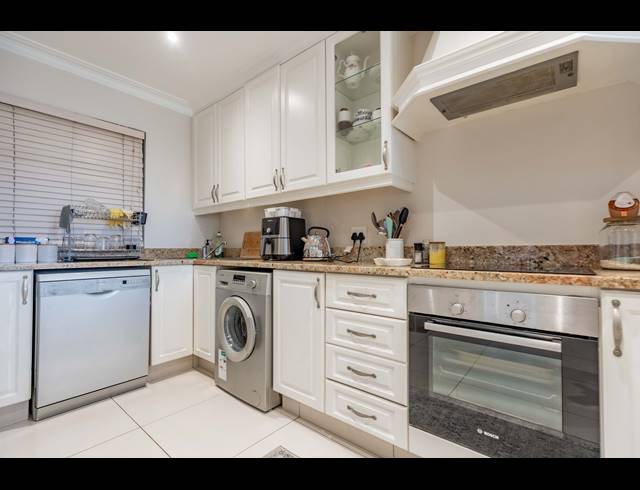 2 BEDROOM APARTMENT FOR SALE IN ESSENWOOD